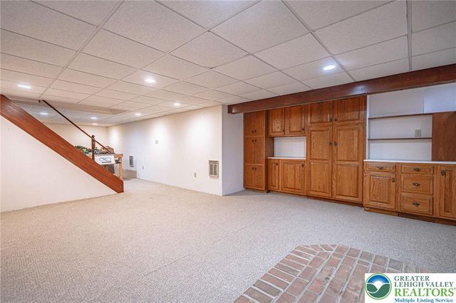 4652 Oakwood Lane, Lower Nazareth Twp, PA 18064