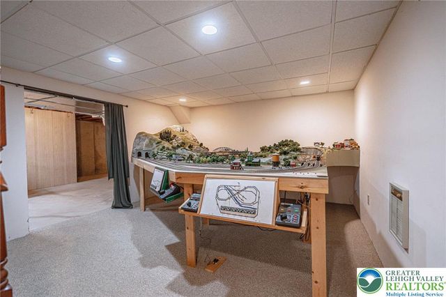 4652 Oakwood Lane, Lower Nazareth Twp, PA 18064