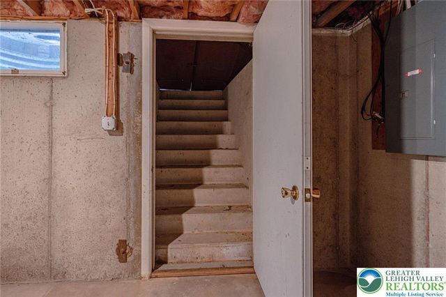 4652 Oakwood Lane, Lower Nazareth Twp, PA 18064