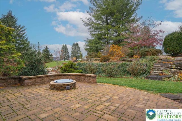 4652 Oakwood Lane, Lower Nazareth Twp, PA 18064