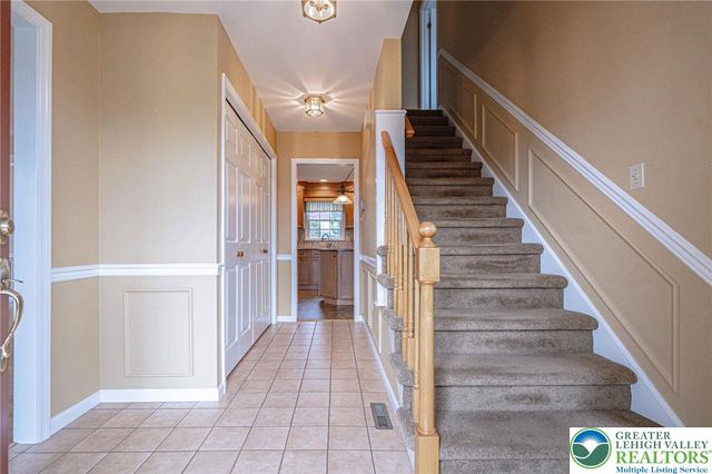 4652 Oakwood Lane, Lower Nazareth Twp, PA 18064