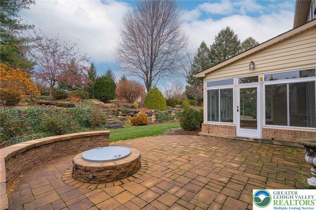 4652 Oakwood Lane, Lower Nazareth Twp, PA 18064