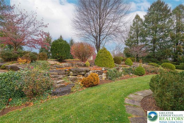 4652 Oakwood Lane, Lower Nazareth Twp, PA 18064