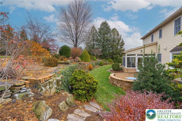 4652 Oakwood Lane, Lower Nazareth Twp, PA 18064