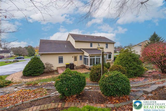 4652 Oakwood Lane, Lower Nazareth Twp, PA 18064