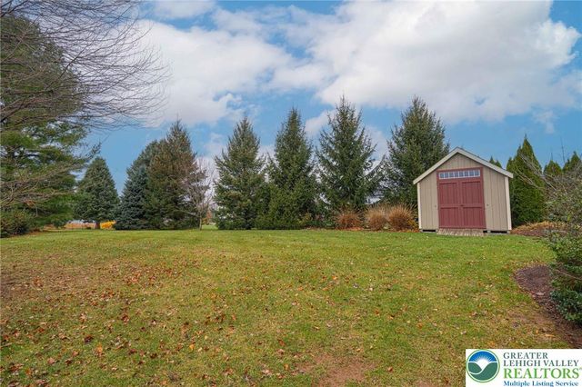 4652 Oakwood Lane, Lower Nazareth Twp, PA 18064