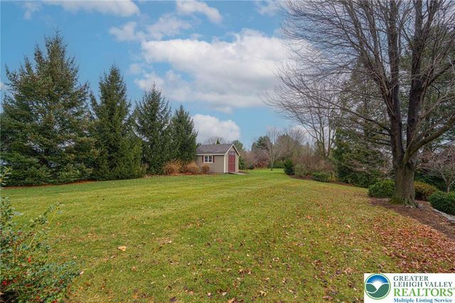 4652 Oakwood Lane, Lower Nazareth Twp, PA 18064