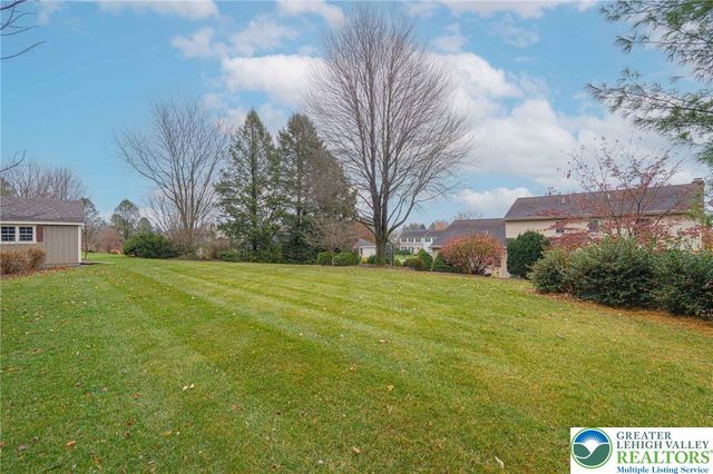 4652 Oakwood Lane, Lower Nazareth Twp, PA 18064