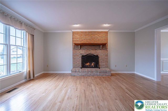 4652 Oakwood Lane, Lower Nazareth Twp, PA 18064