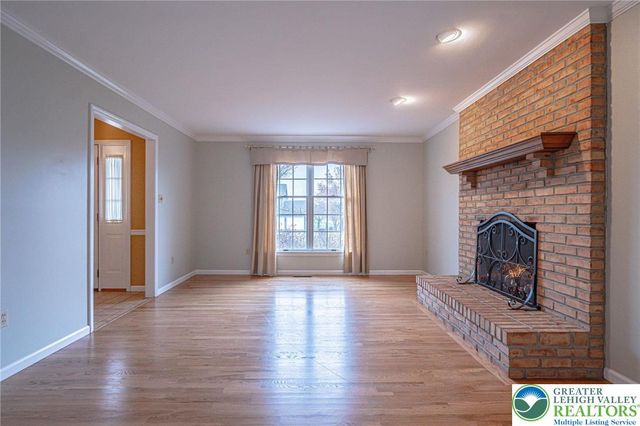 4652 Oakwood Lane, Lower Nazareth Twp, PA 18064