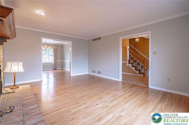 4652 Oakwood Lane, Lower Nazareth Twp, PA 18064