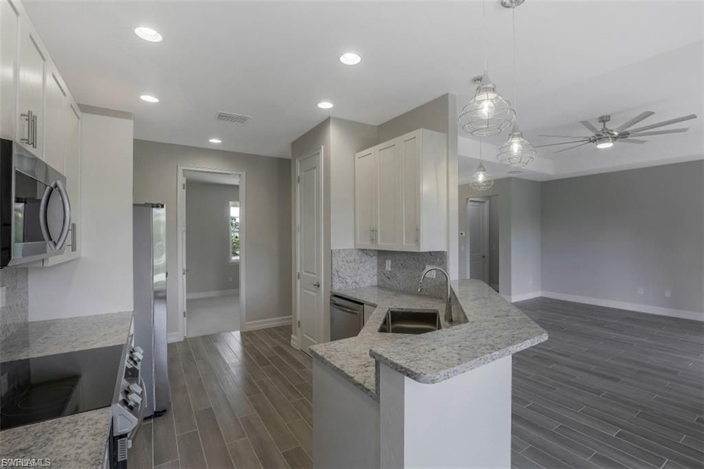 Image 14 of property listing at 37 SE 23rd AVE, Cape Coral, FL 33990