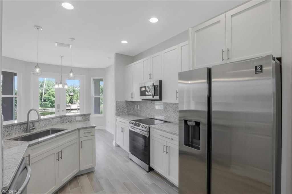 Image 15 of property listing at 37 SE 23rd AVE, Cape Coral, FL 33990