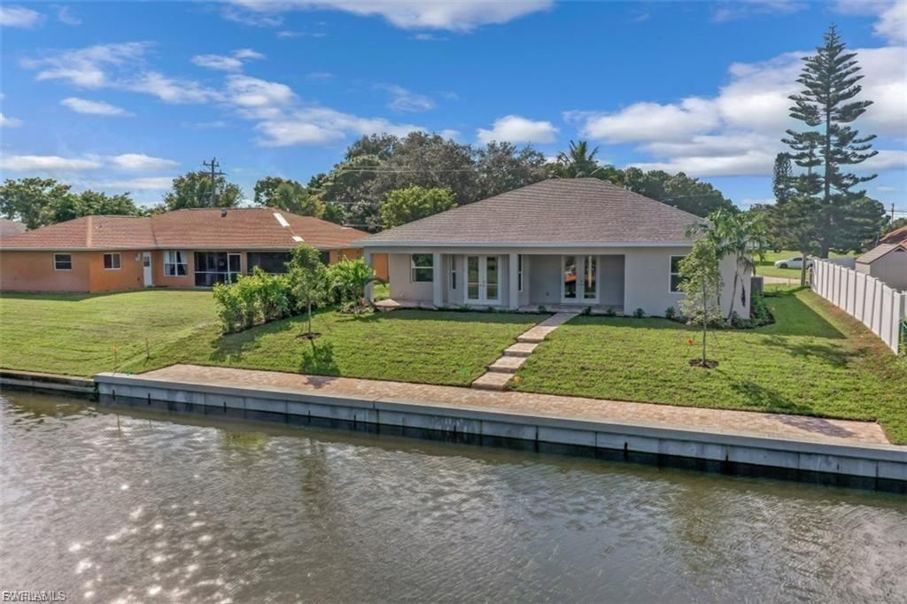 Image 3 of property listing at 37 SE 23rd AVE, Cape Coral, FL 33990