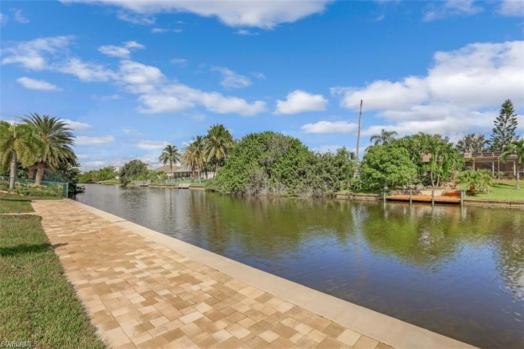 Image 6 of property listing at 37 SE 23rd AVE, Cape Coral, FL 33990