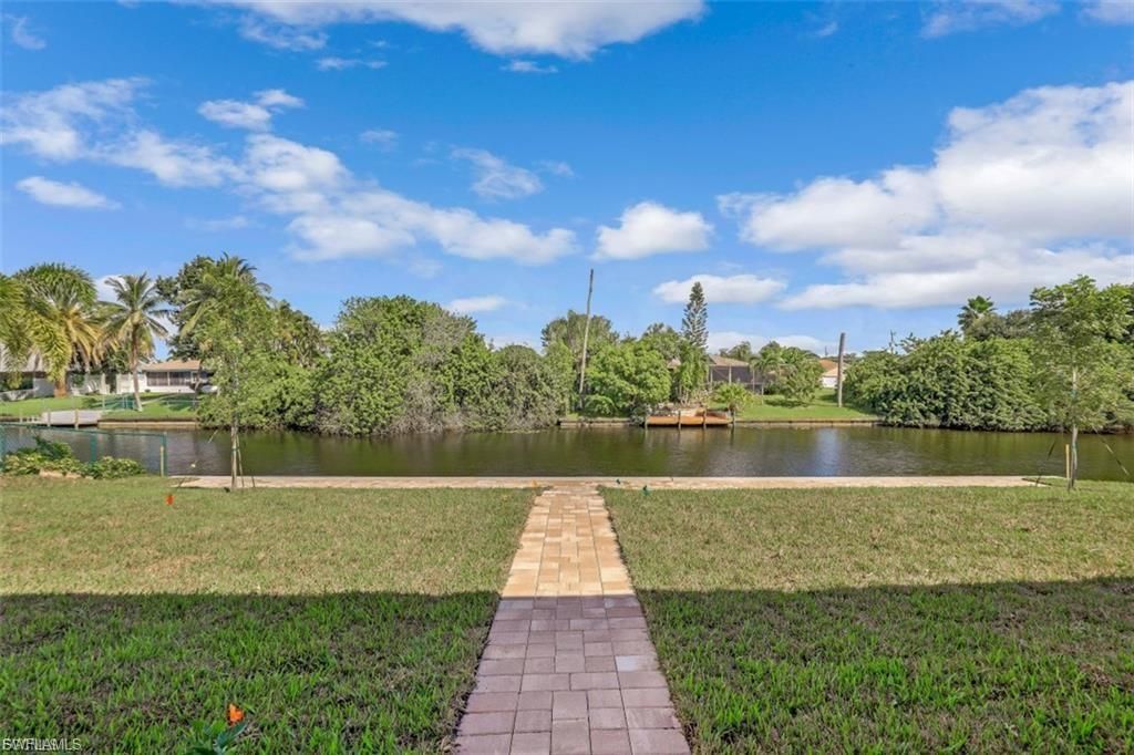 Image 7 of property listing at 37 SE 23rd AVE, Cape Coral, FL 33990