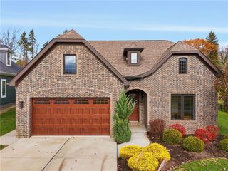 3290 Long Meadow Dr, Hampton, PA 15101