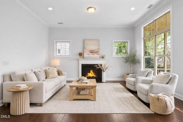 33 Heatherwood Drive, Chapel Hill, NC 27516