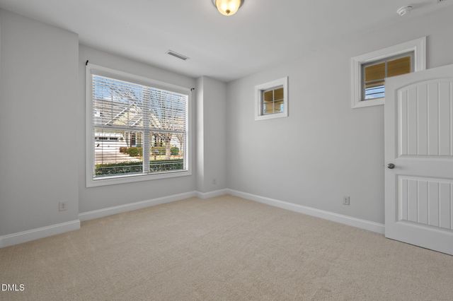 33 Heatherwood Drive, Chapel Hill, NC 27516