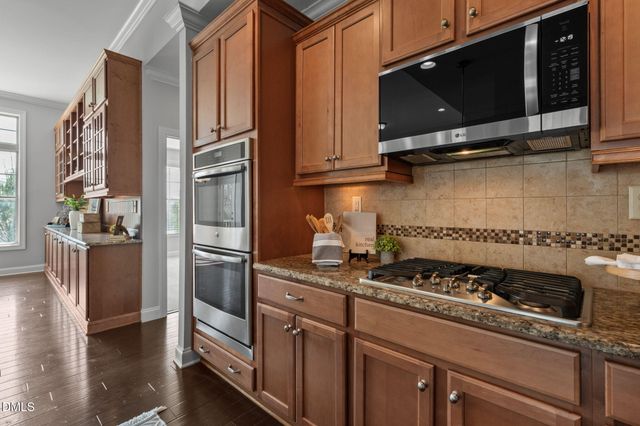 33 Heatherwood Drive, Chapel Hill, NC 27516