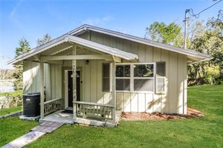 1335 E 3RD AVENUE, Mount Dora, FL 32757