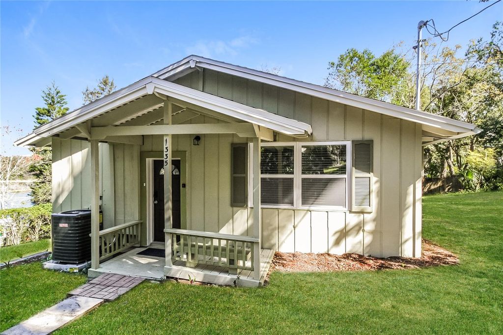 1335 E 3RD AVENUE, Mount Dora, FL 32757