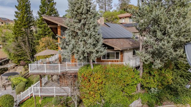 450 Lakeview Rd, Copperopolis, CA 95228