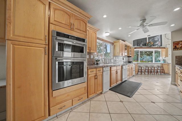 450 Lakeview Rd, Copperopolis, CA 95228