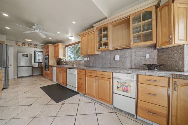 450 Lakeview Rd, Copperopolis, CA 95228