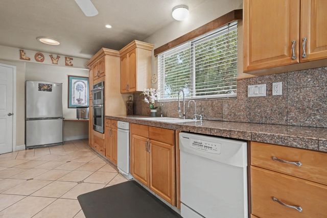 450 Lakeview Rd, Copperopolis, CA 95228