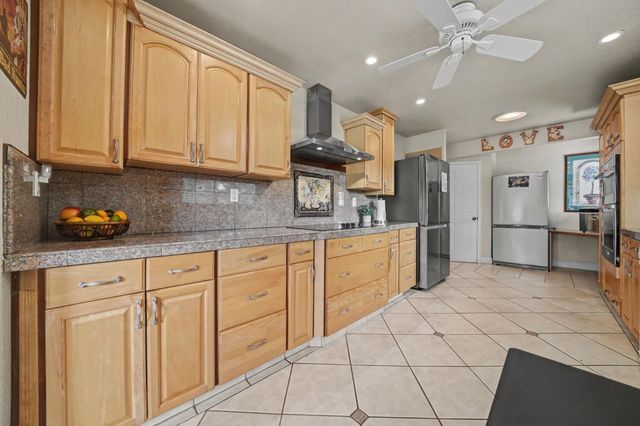 450 Lakeview Rd, Copperopolis, CA 95228