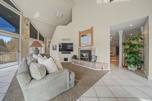 450 Lakeview Rd, Copperopolis, CA 95228