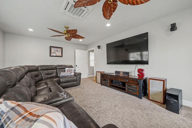 450 Lakeview Rd, Copperopolis, CA 95228