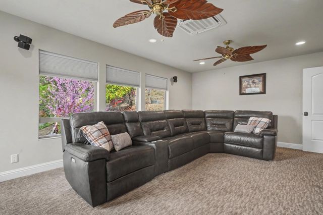 450 Lakeview Rd, Copperopolis, CA 95228