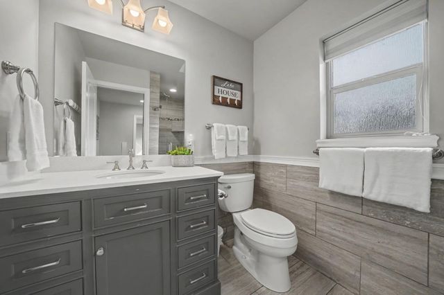 450 Lakeview Rd, Copperopolis, CA 95228