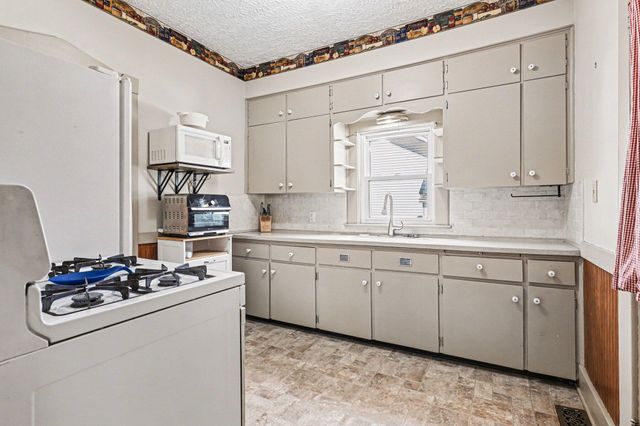 2520 Roys Avenue SW, Wyoming, MI 49519