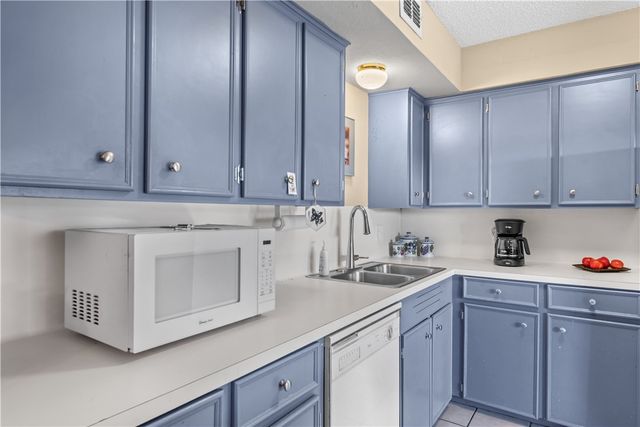 4056 Ogrady Dr, Corpus Christi, TX 78413