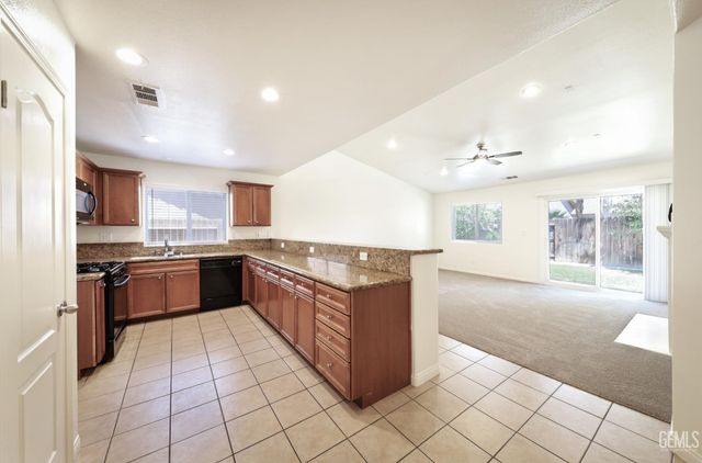 11506 Pacific Breeze Avenue, Bakersfield, CA 93312