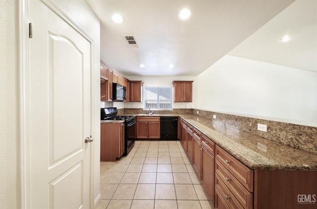 11506 Pacific Breeze Avenue, Bakersfield, CA 93312
