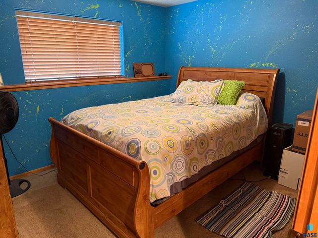 1102 E Perry Ln Lane, Harrisburg, SD 57032