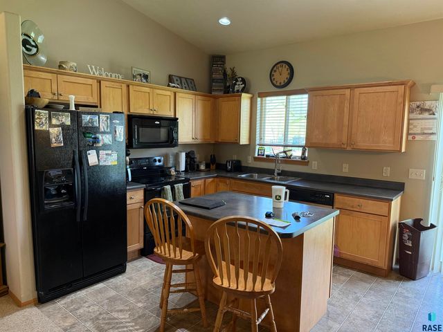 1102 E Perry Ln Lane, Harrisburg, SD 57032