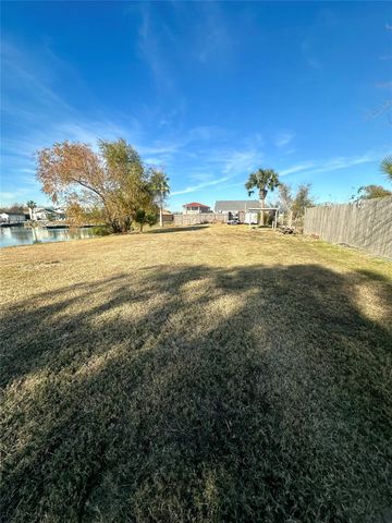 2726 Avenue D, San Leon, TX 77539