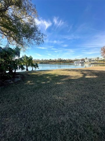 2726 Avenue D, San Leon, TX 77539