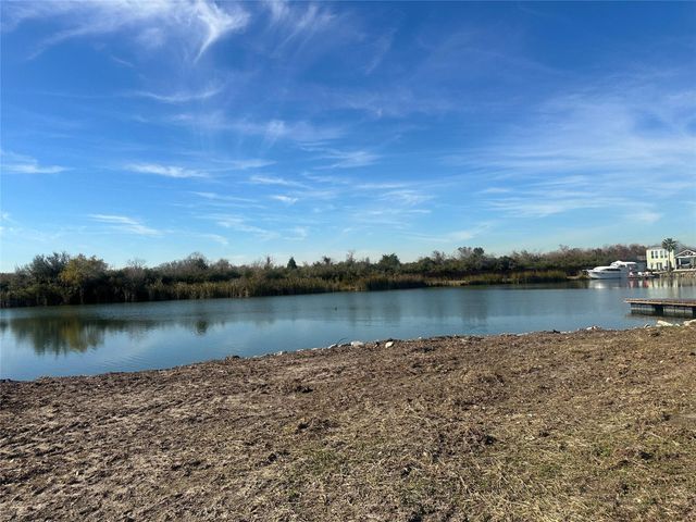 2726 Avenue D, San Leon, TX 77539