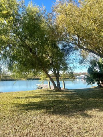 2726 Avenue D, San Leon, TX 77539