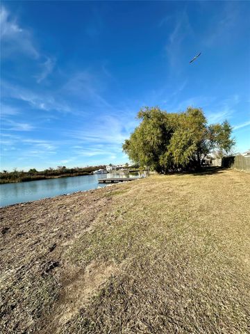 2726 Avenue D, San Leon, TX 77539