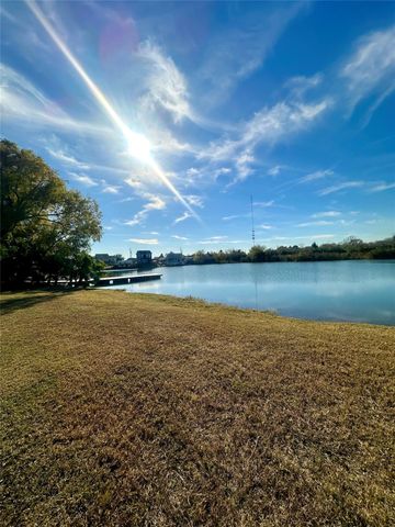 2726 Avenue D, San Leon, TX 77539