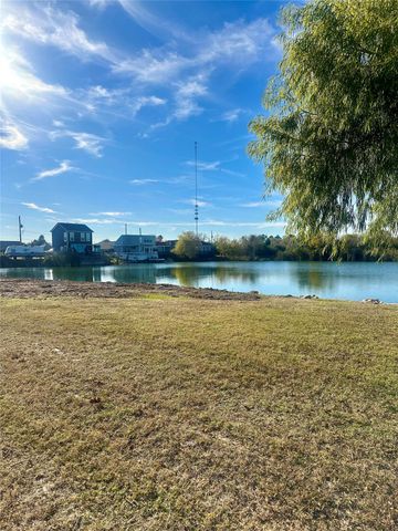 2726 Avenue D, San Leon, TX 77539