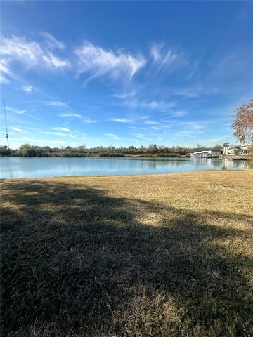 2726 Avenue D, San Leon, TX 77539