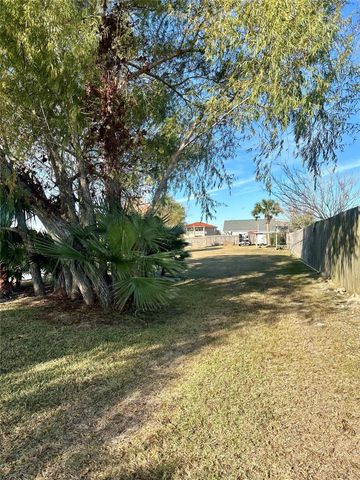 2726 Avenue D, San Leon, TX 77539